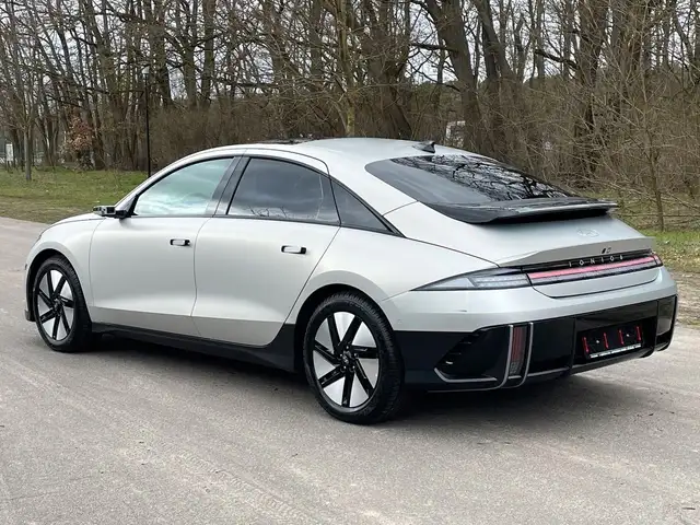 Hyundai Ioniq 6 view 7