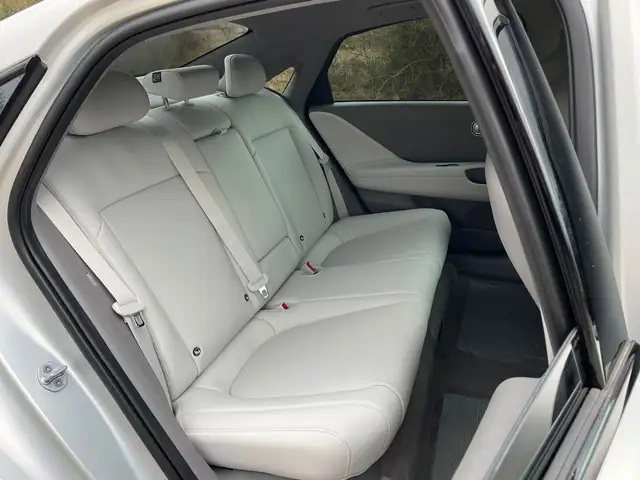 Hyundai Ioniq 6 view 12