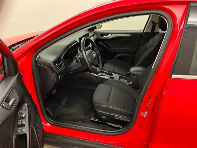 Ford Focus view 9
