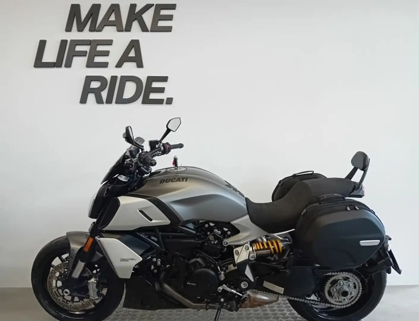 Ducati Diavel 1260 Grigio - 2