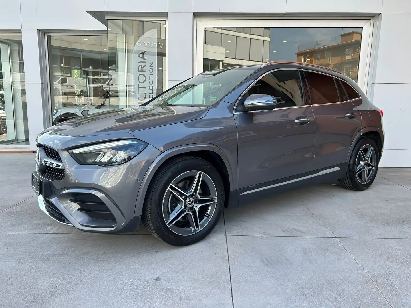 Mercedes-Benz GLA 200 GLA 200 163 CV NAVI AMG LINE PREMIUM G.TRAINO Grijs - 1