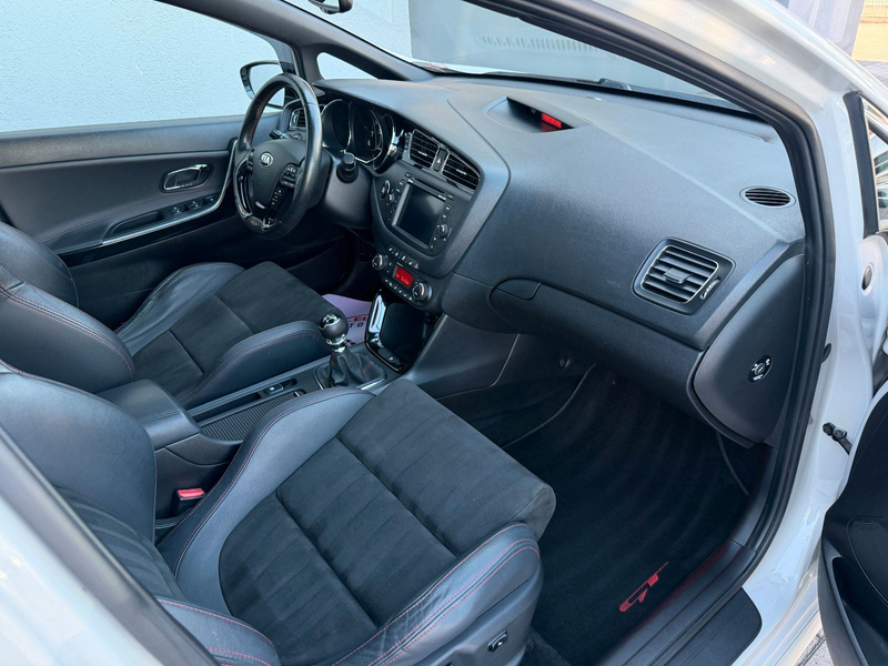 Kia Ceed / cee'd Ceed GT-Track 1.6-GDi*Navi*Panorama*Xenon — photo 9