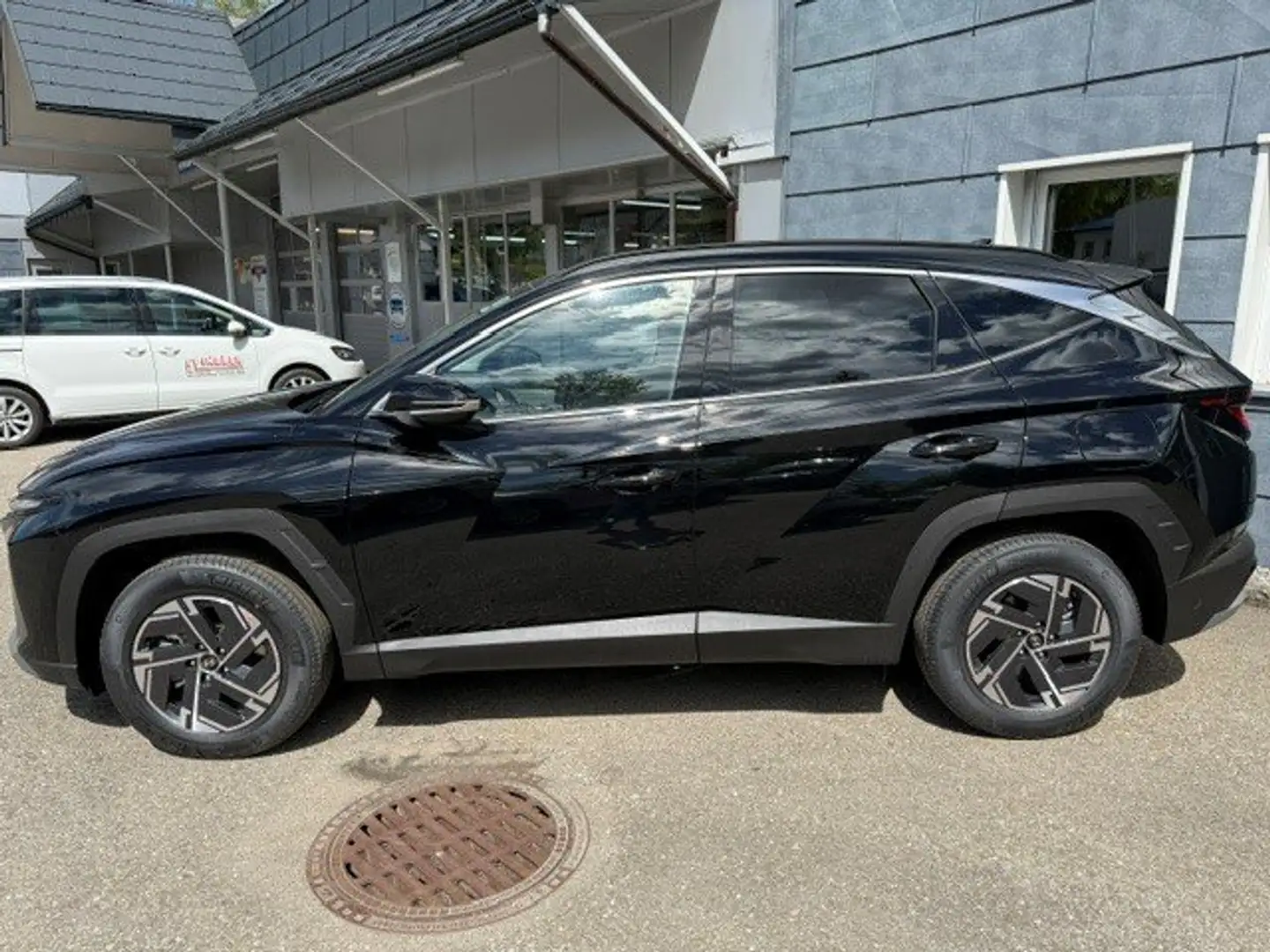Hyundai TUCSON Tucson 1,6 T-GDI HEV 4WD Jubilé Aut. Jubilé Schwarz - 2