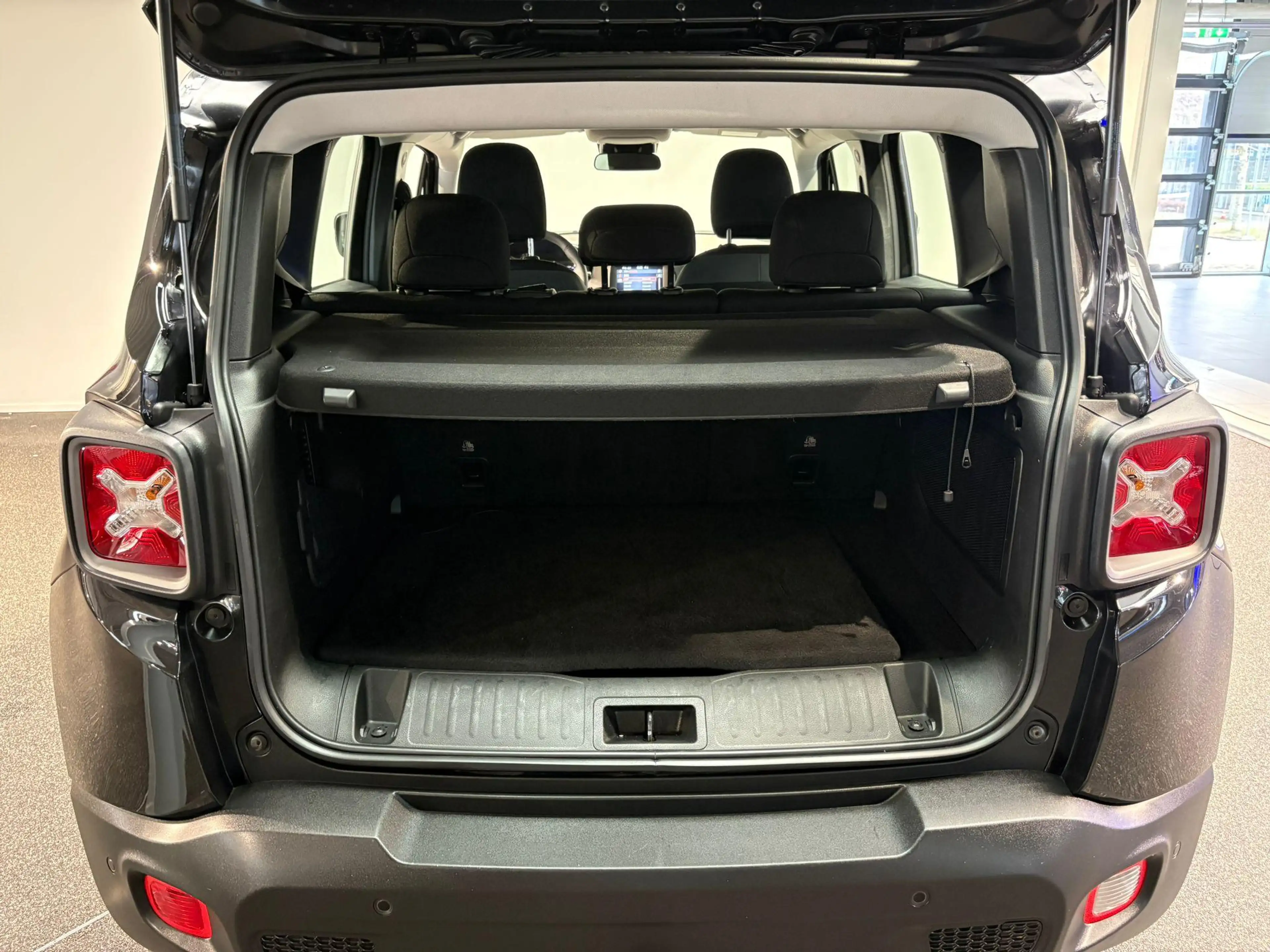 Jeep Renegade 4xe 240 Plug-in Hybrid Electric Limited Lease Ed. — photo 29