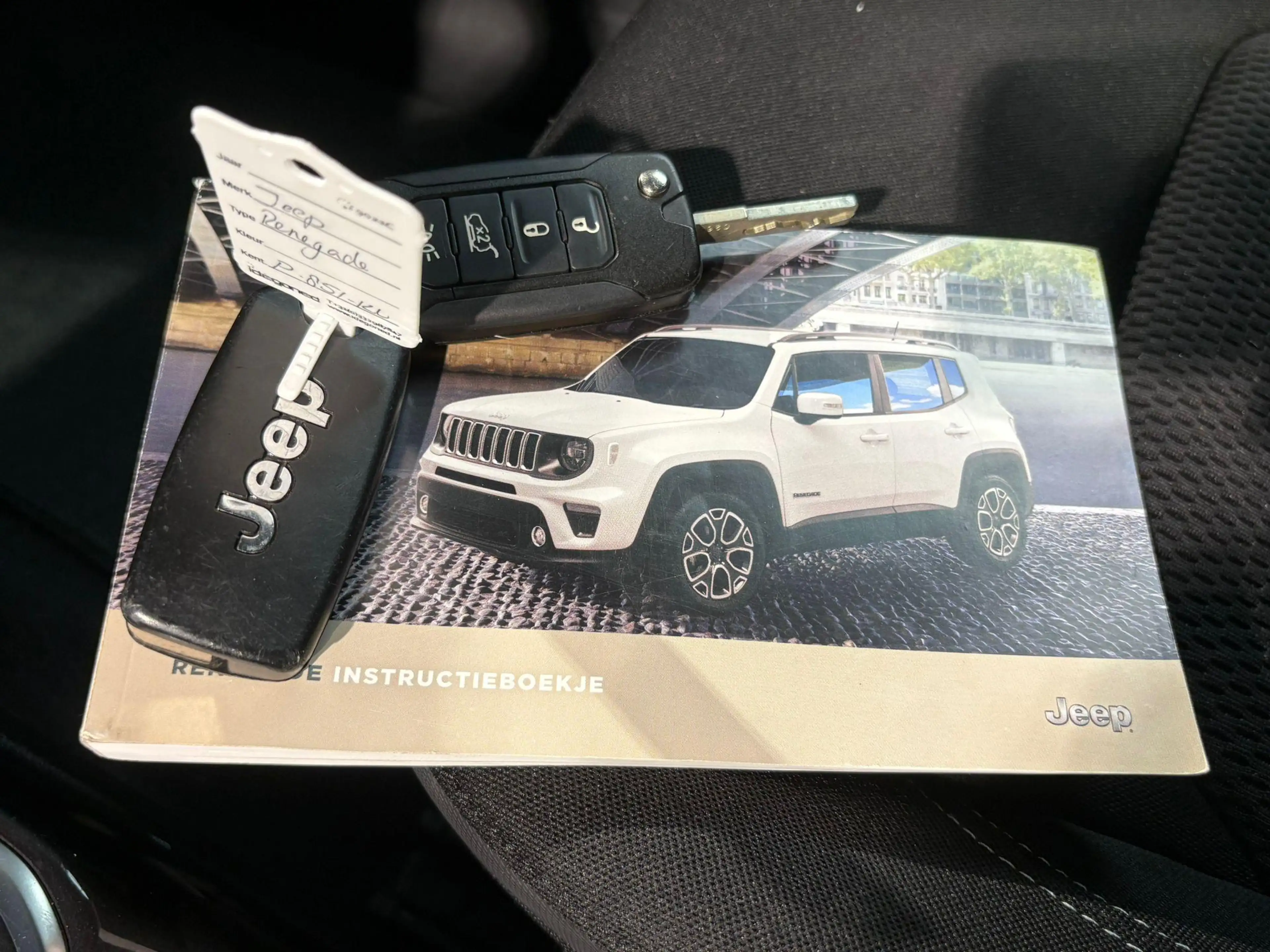 Jeep Renegade 4xe 240 Plug-in Hybrid Electric Limited Lease Ed. — photo 13