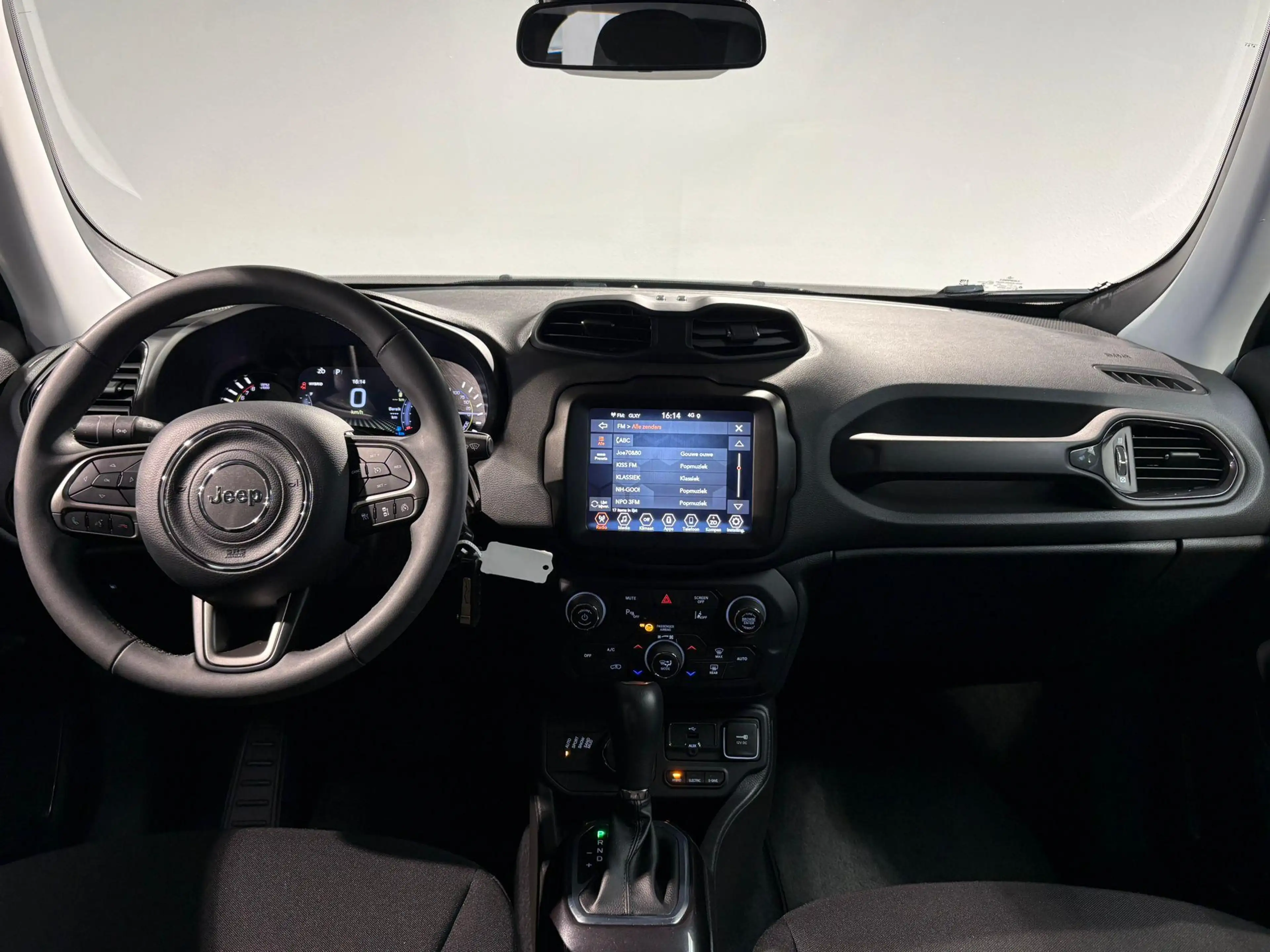 Jeep Renegade 4xe 240 Plug-in Hybrid Electric Limited Lease Ed. — photo 3