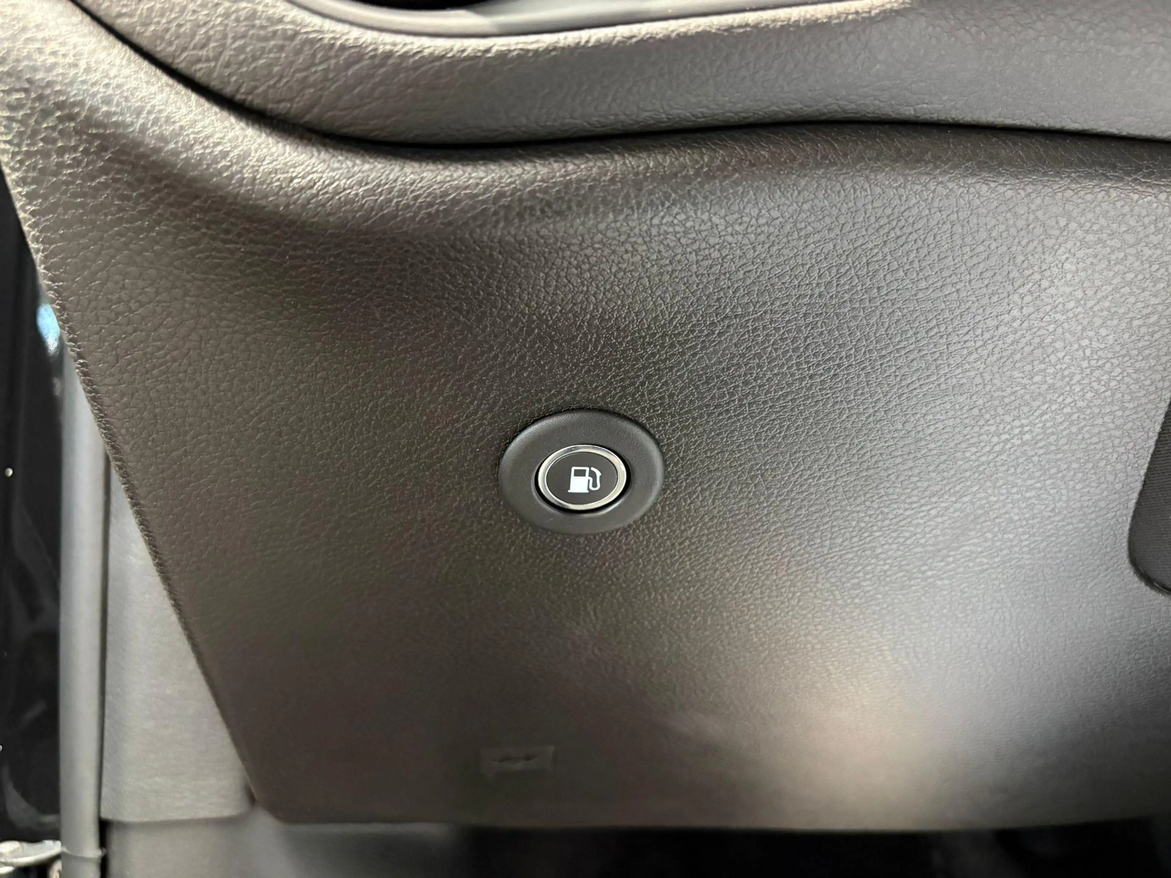 Jeep Renegade 4xe 240 Plug-in Hybrid Electric Limited Lease Ed. — photo 27