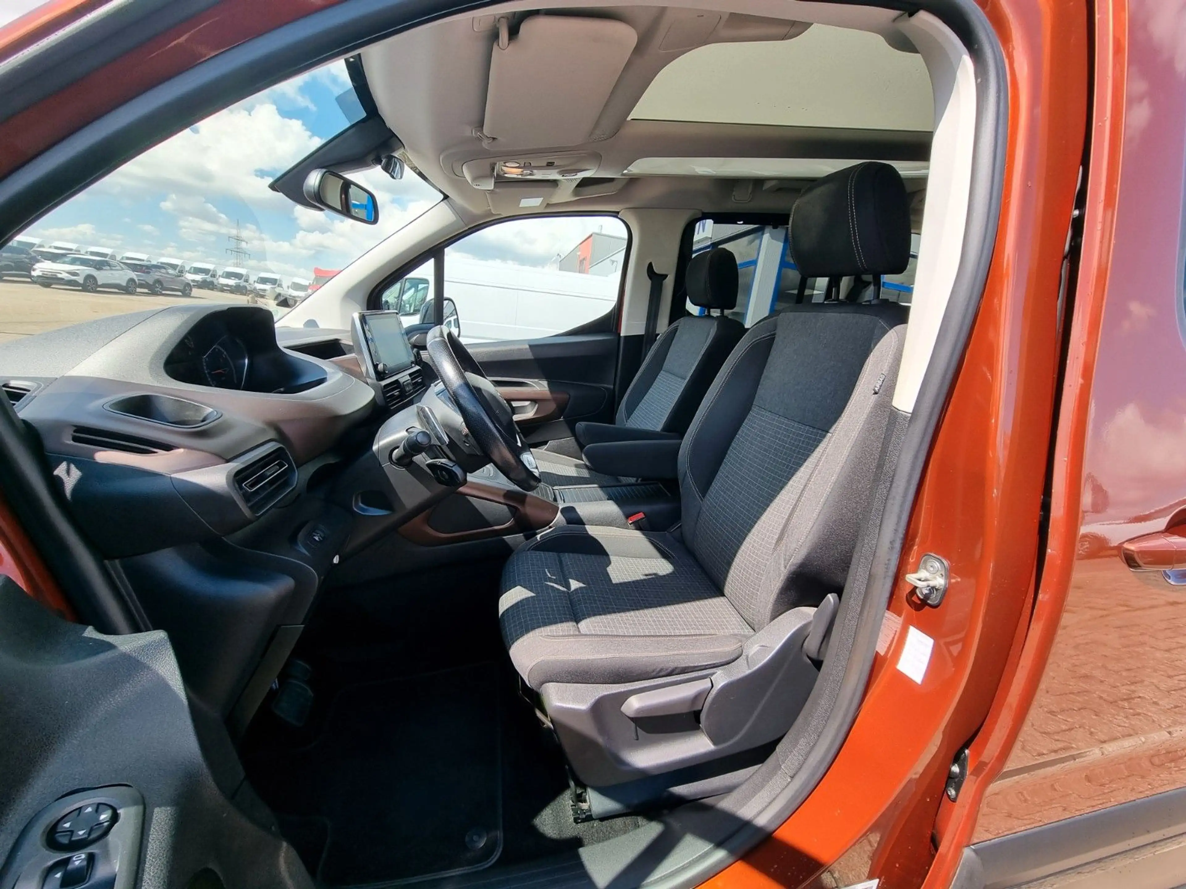 Peugeot Rifter BlueHDi 130 EAT8 GT *TEMP*NAVI*KLIMA*PDC — photo 10