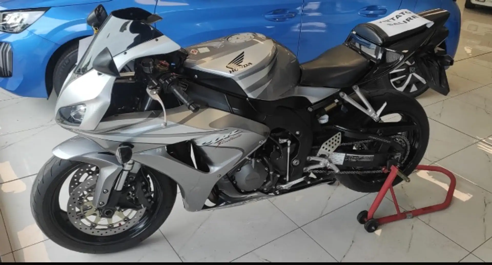 Honda CBR 1000 FIREBLADE Argintiu - 1