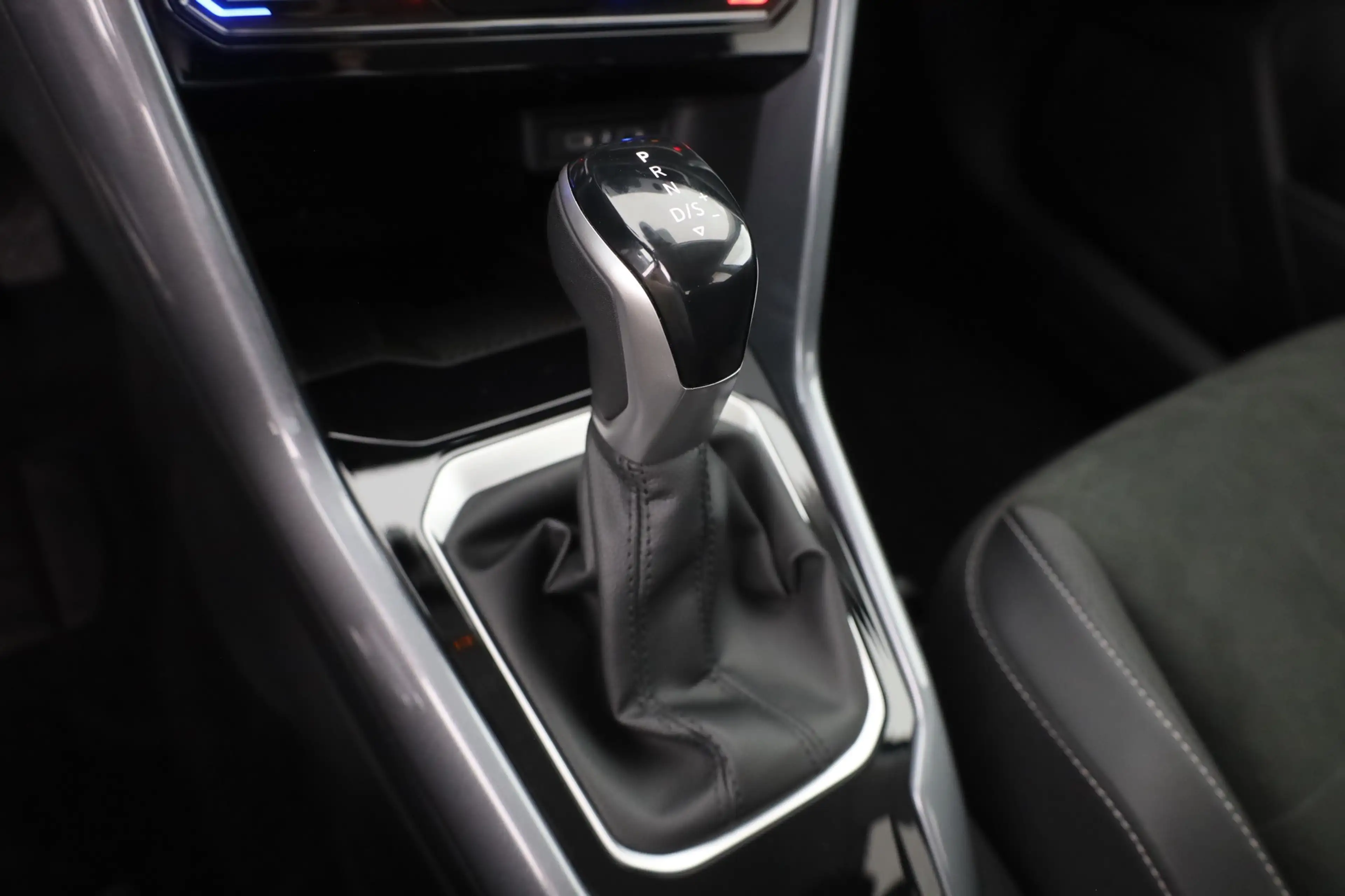 Volkswagen T-Roc 1.5 TSI DSG Matrix ACC Kamera — photo 14