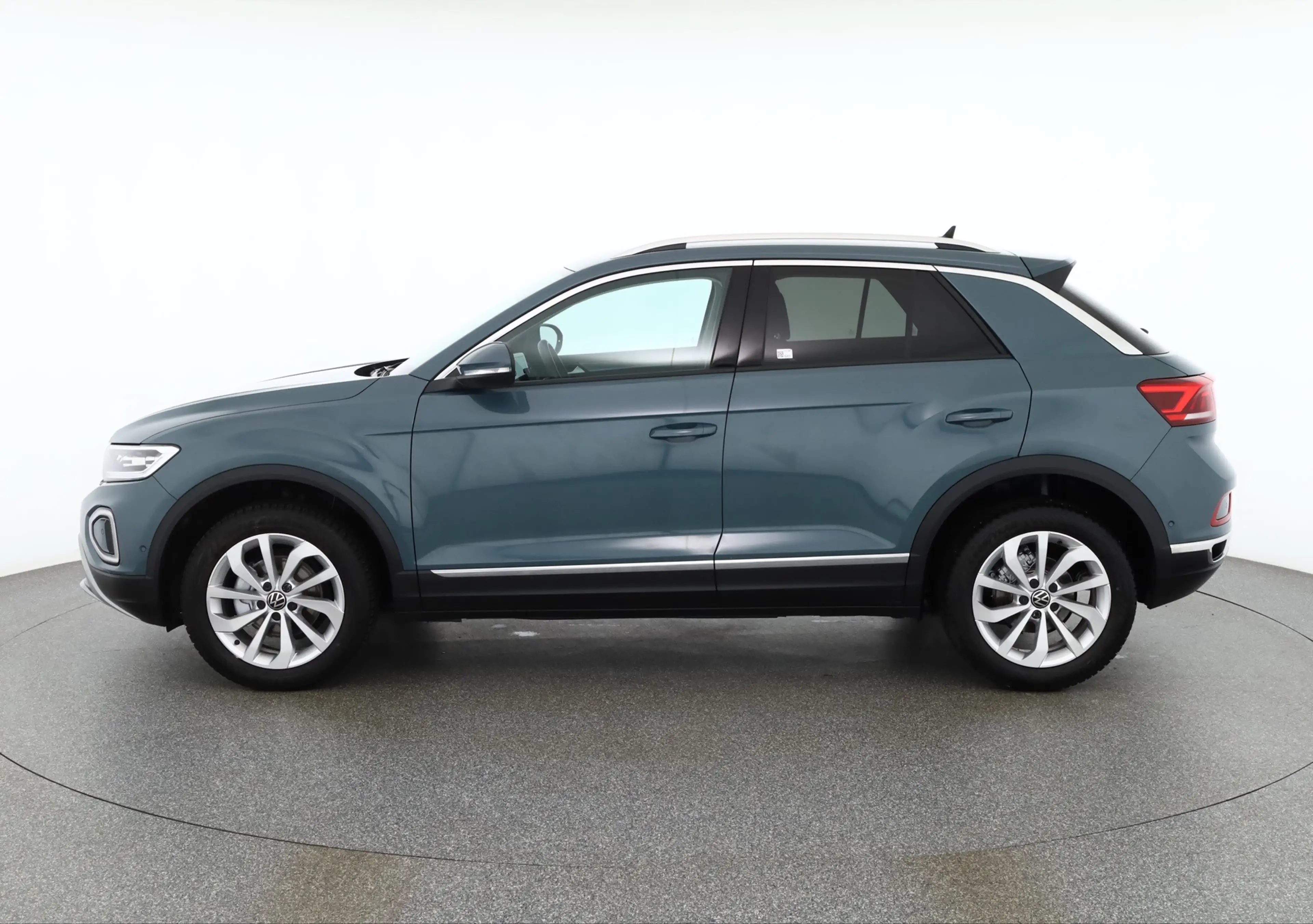 Volkswagen T-Roc 1.5 TSI DSG Matrix ACC Kamera — photo 2