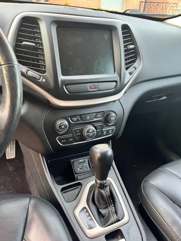 Jeep Cherokee photo Jeep Cherokee