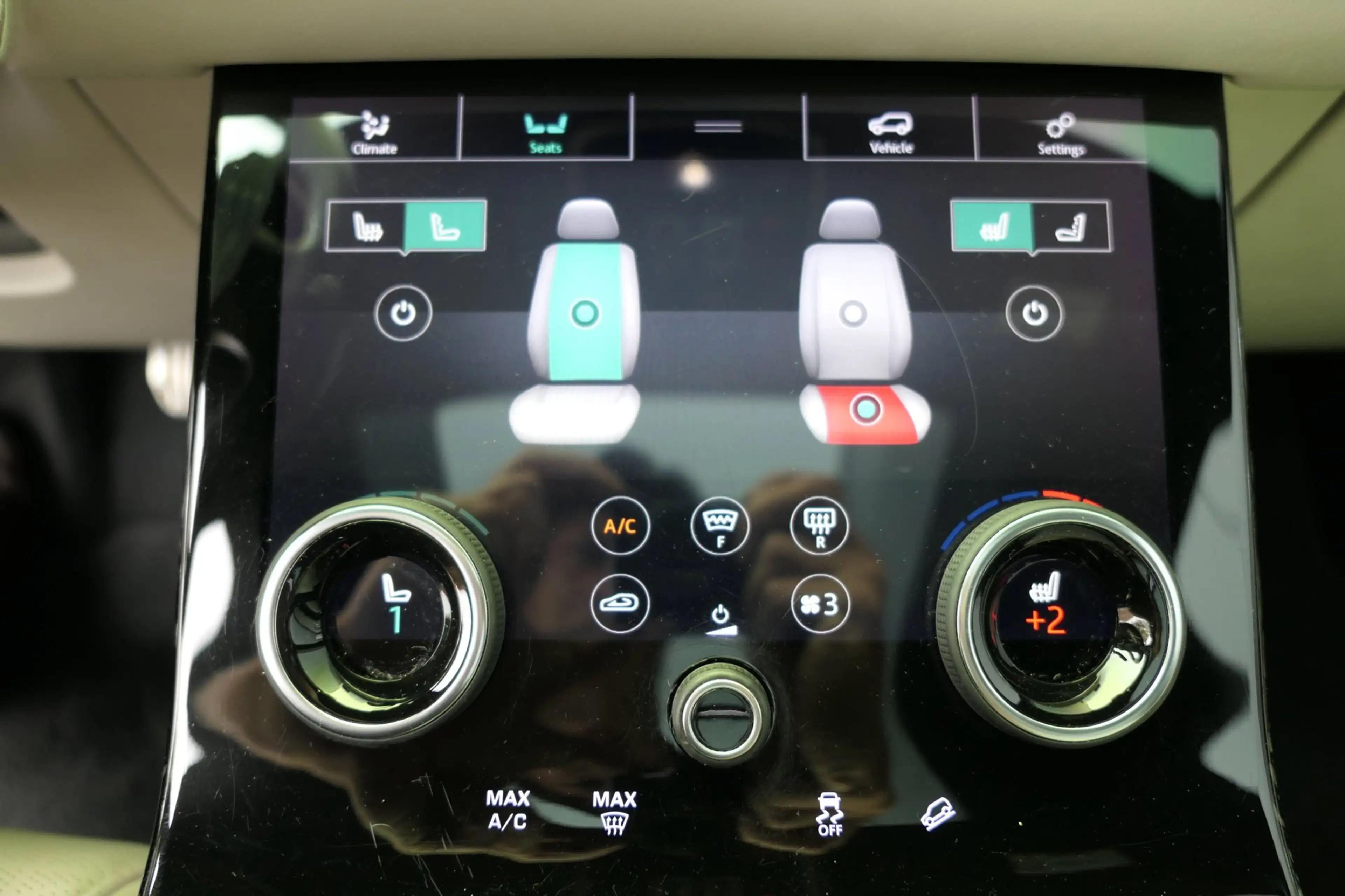Land Rover Range Rover Velar 3.0 V6 SC AWD First Edition Luchtvering Panorama S — photo 10