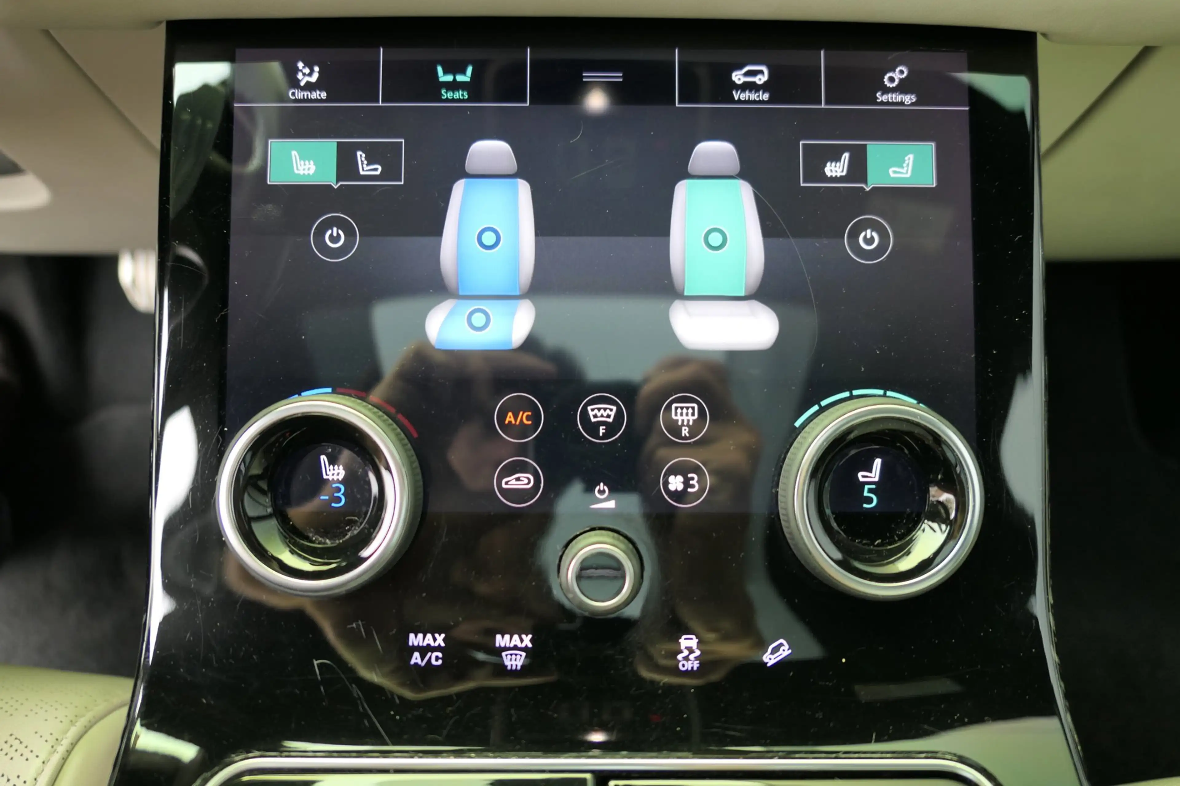 Land Rover Range Rover Velar 3.0 V6 SC AWD First Edition Luchtvering Panorama S — photo 12