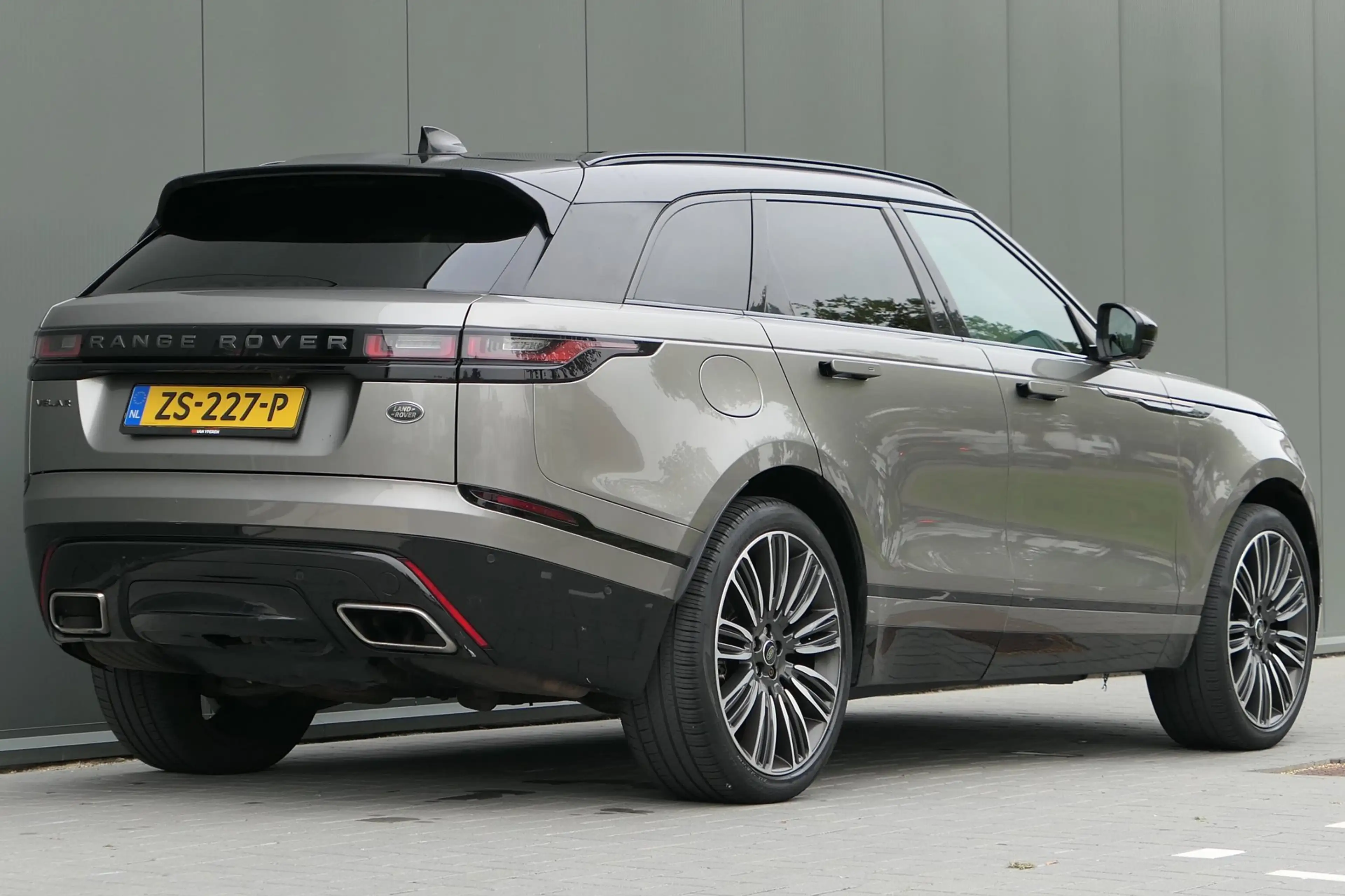 Land Rover Range Rover Velar 3.0 V6 SC AWD First Edition Luchtvering Panorama S — photo 2