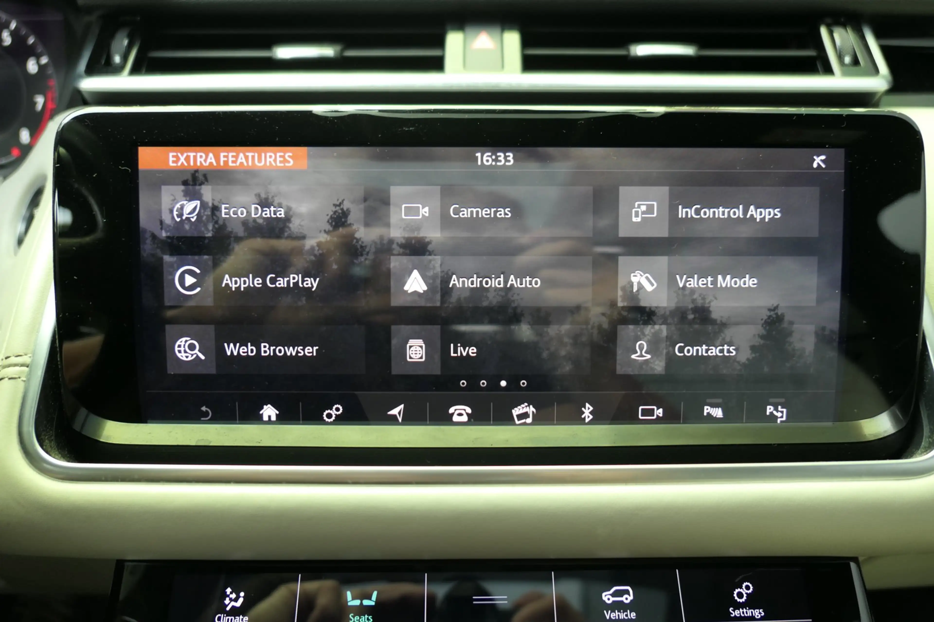 Land Rover Range Rover Velar 3.0 V6 SC AWD First Edition Luchtvering Panorama S — photo 14
