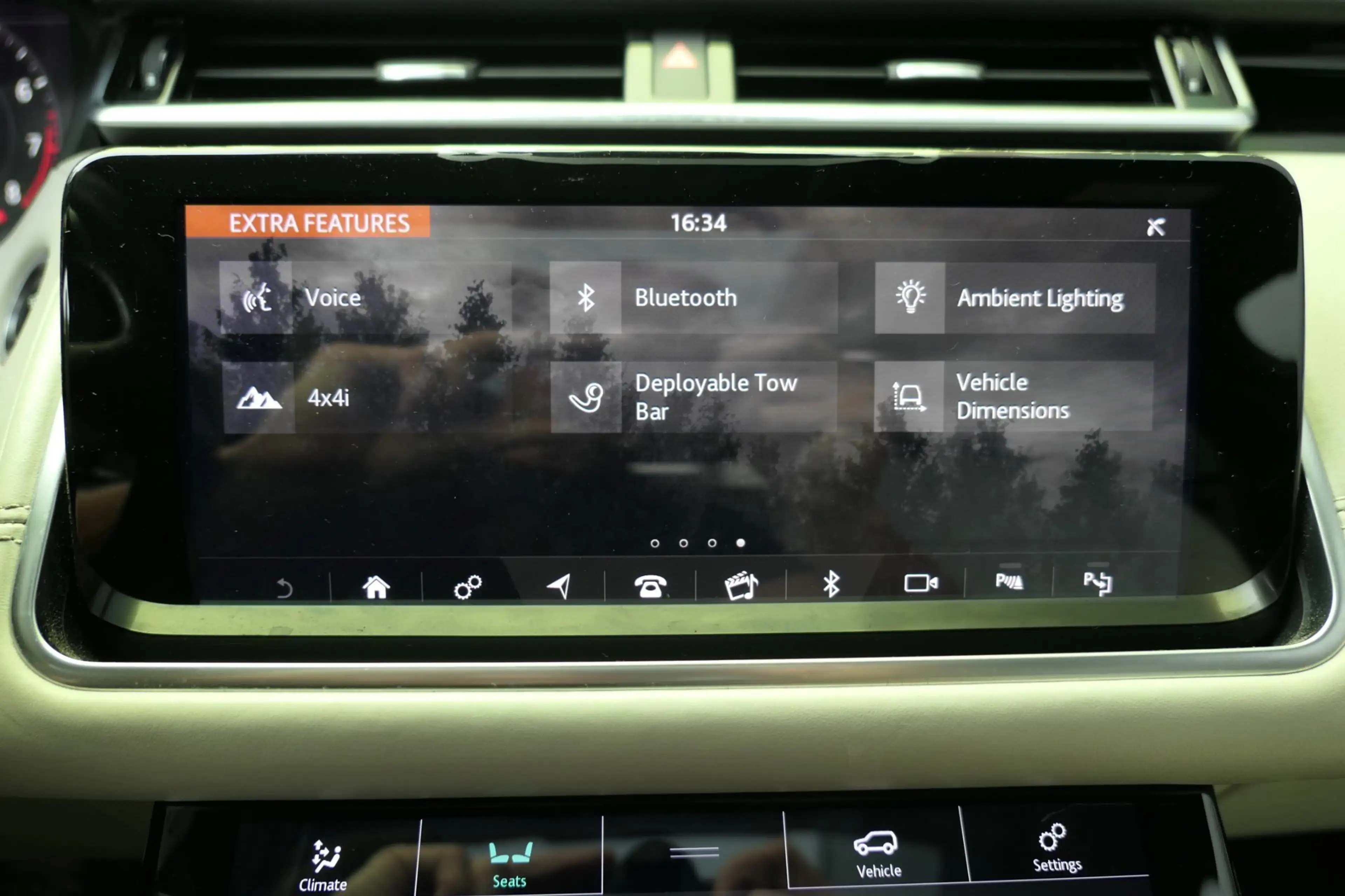 Land Rover Range Rover Velar 3.0 V6 SC AWD First Edition Luchtvering Panorama S — photo 15