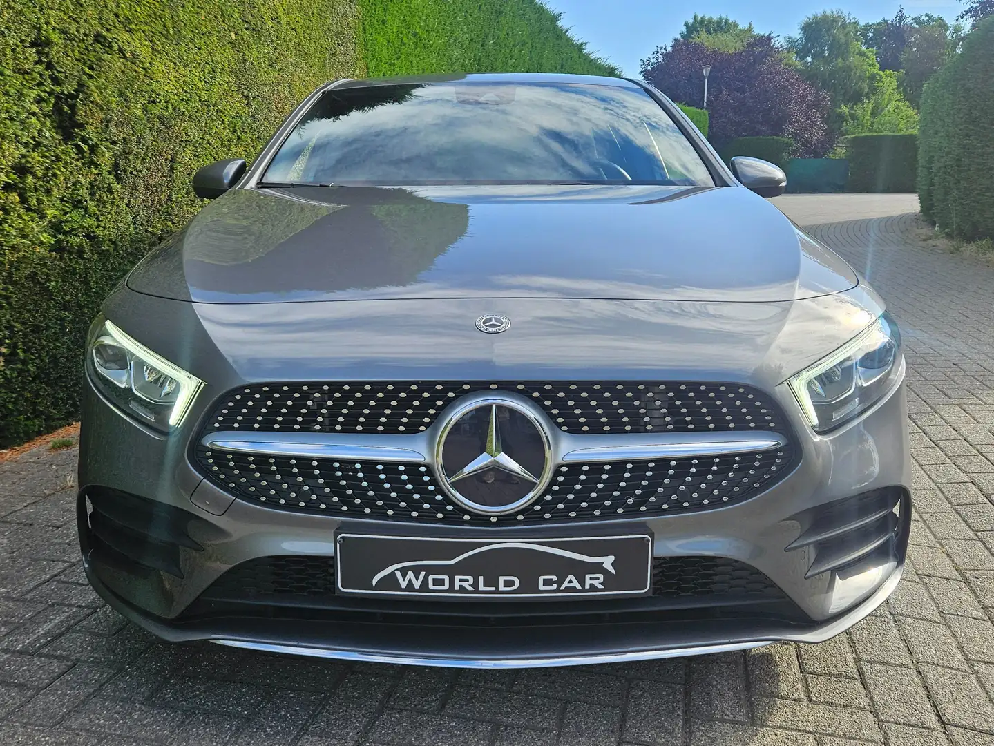 Mercedes-Benz A 180 d 7G-DCT AMG Line Grijs - 2