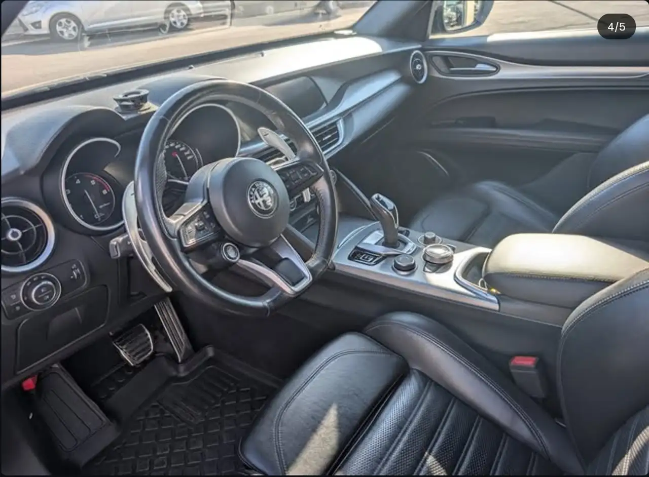 Alfa Romeo Stelvio 2021