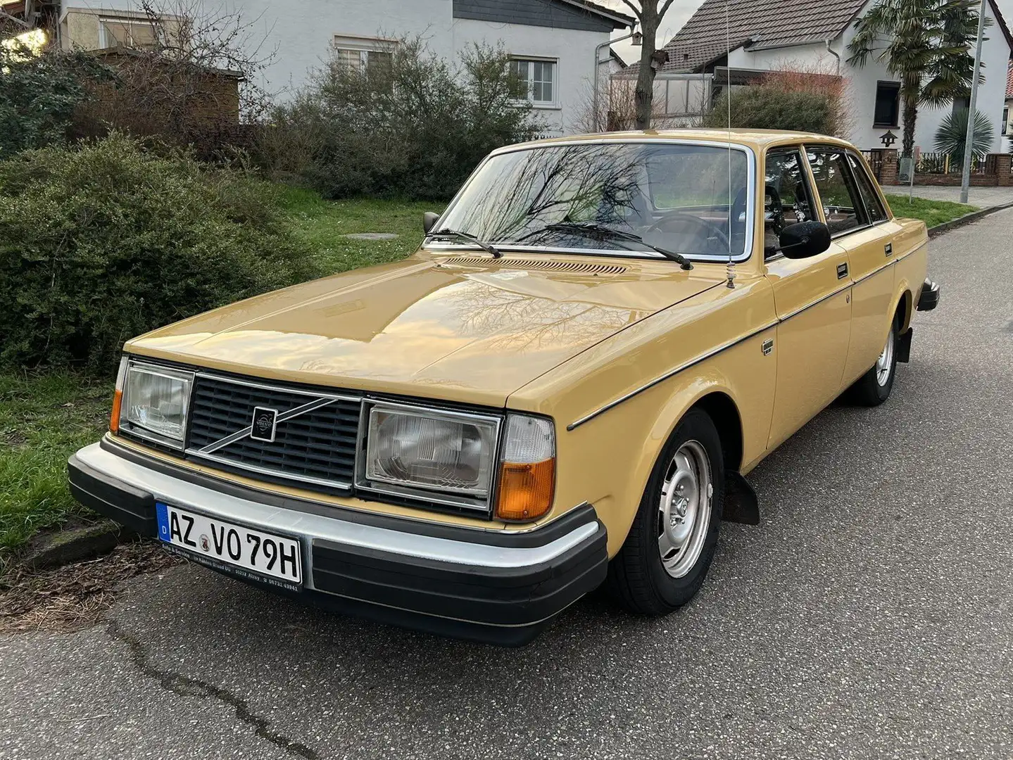 Volvo 244 GL Gelb - 1