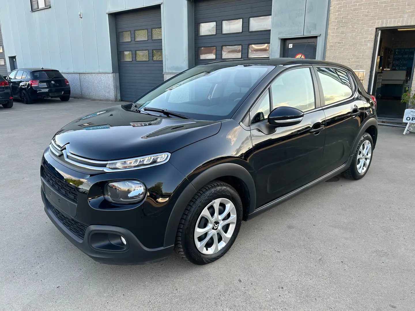 Citroen C3 1.5 BlueHDi airco navi cruise zie foto's Zwart - 1