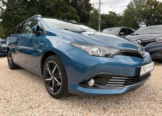 Toyota Auris view 3
