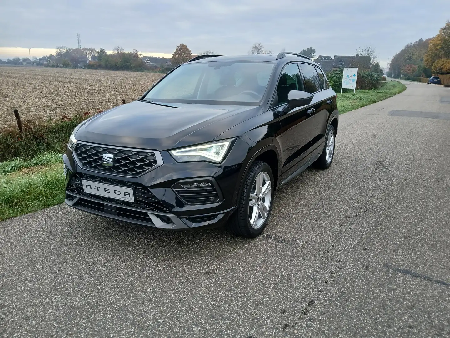 SEAT Ateca 1.5 TSI FR DSG-7 Business Intense + Panoramadak + Zwart - 2