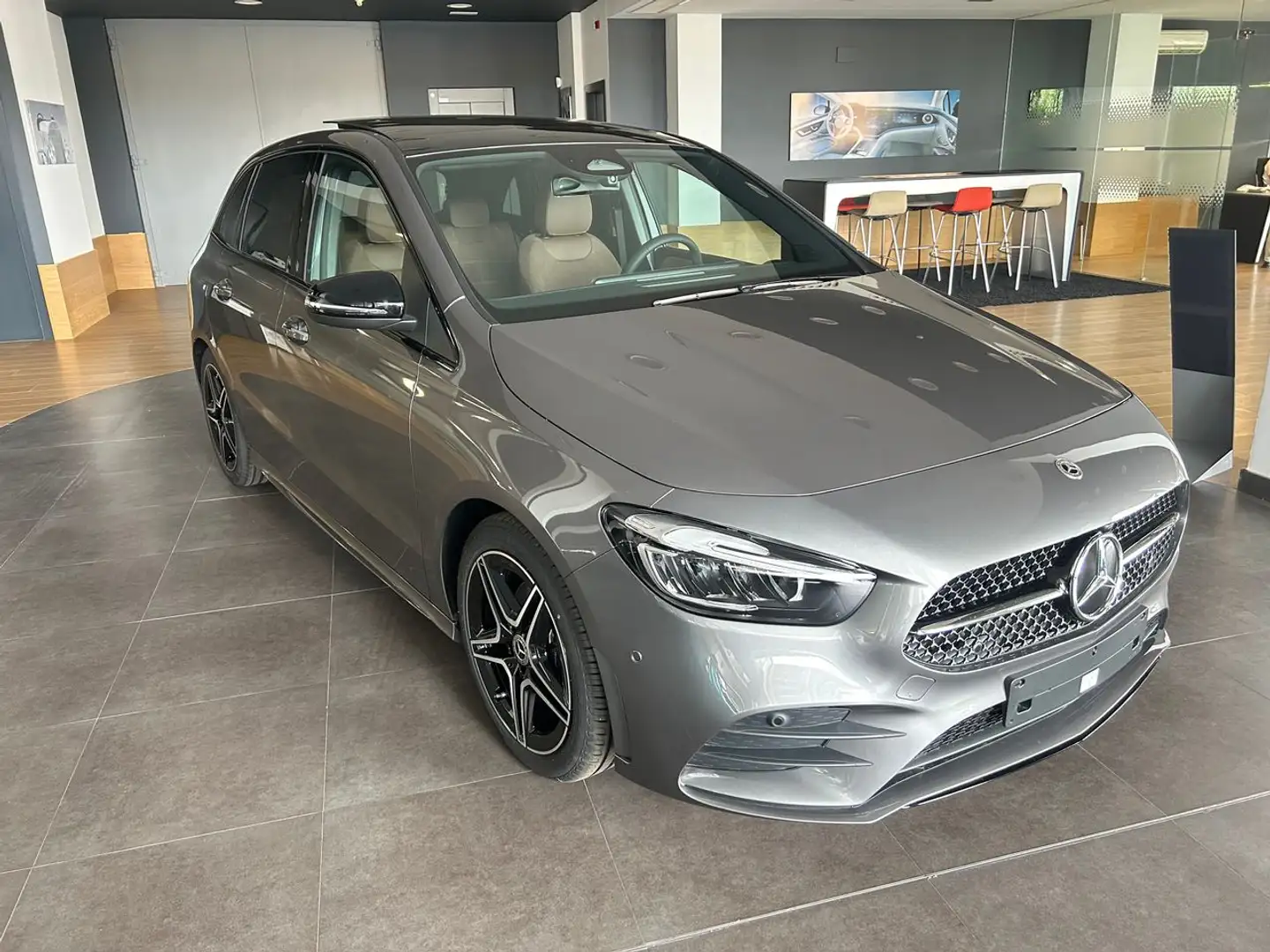 Mercedes-Benz B 200 200d Grau - 2