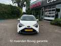 Toyota Aygo 1.0 VVT-i 72pk 5D x-play Clima / Camera /Apple car Blanc - thumbnail 2