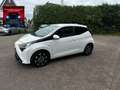 Toyota Aygo 1.0 VVT-i 72pk 5D x-play Clima / Camera /Apple car Blanc - thumbnail 4