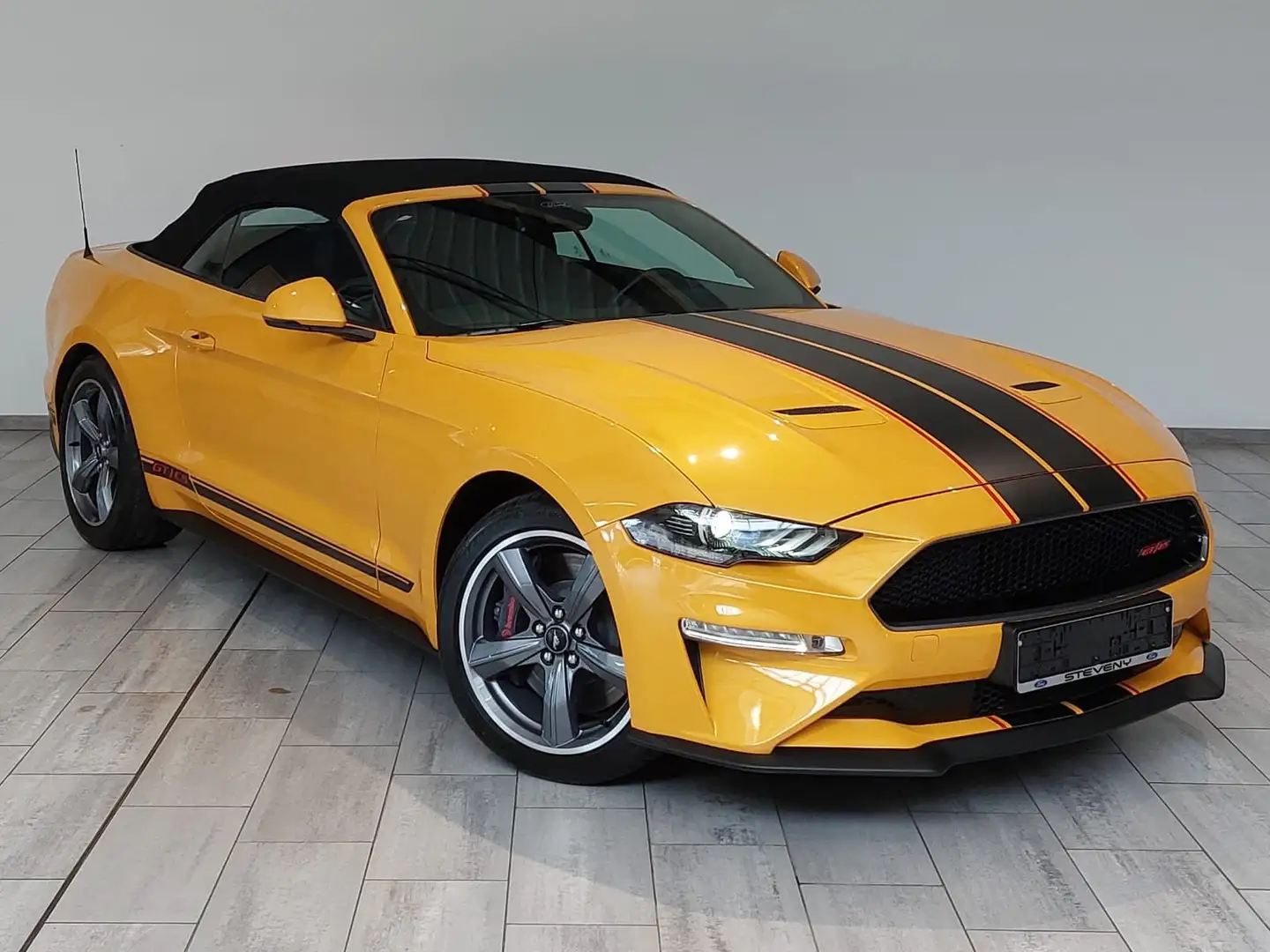 Ford Mustang Convertible California Special 5.0i V8 GT 449CV Jaune - 2