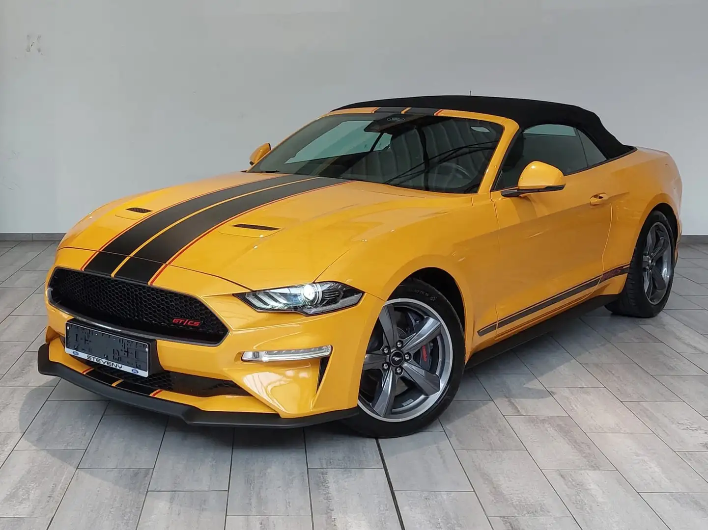 Ford Mustang Convertible California Special 5.0i V8 GT 449CV Jaune - 1