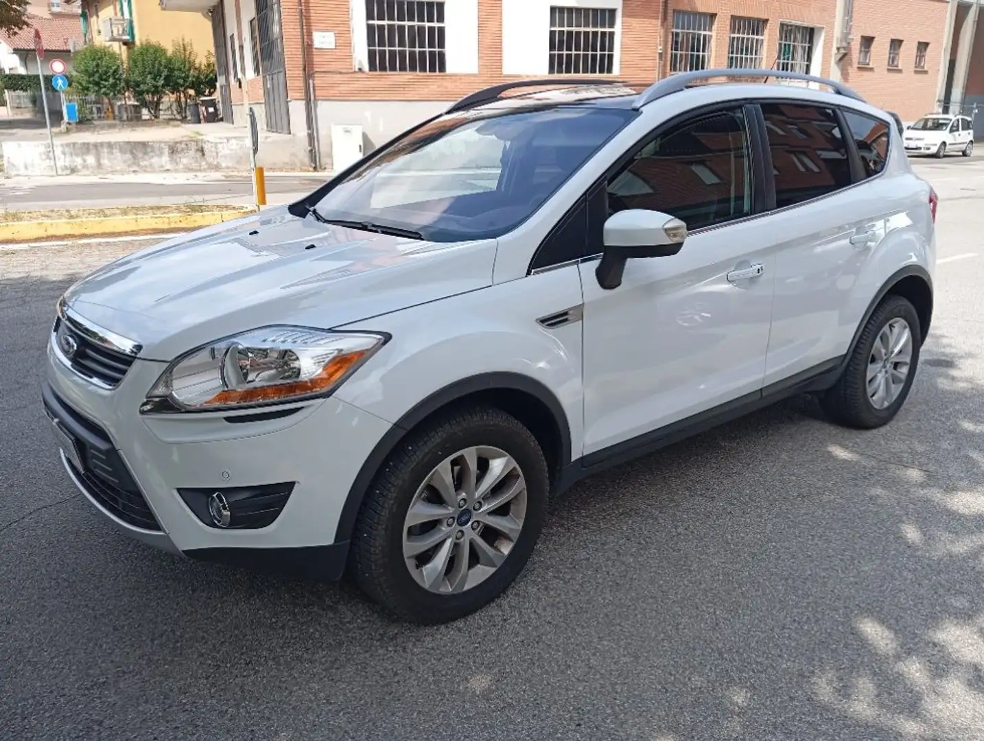 Ford Kuga 2.0 TDCi 163 CV 4WD Titanium DPF Biały - 1