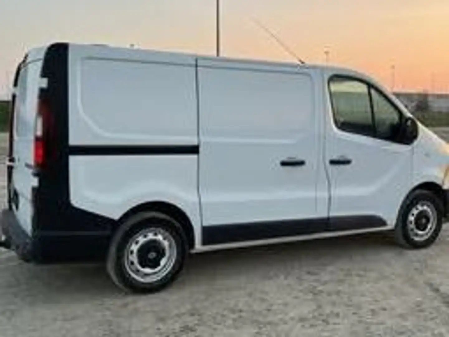 Renault Trafic Trafic Furgón 29 L2H1 dCi TT 103kW White - 1