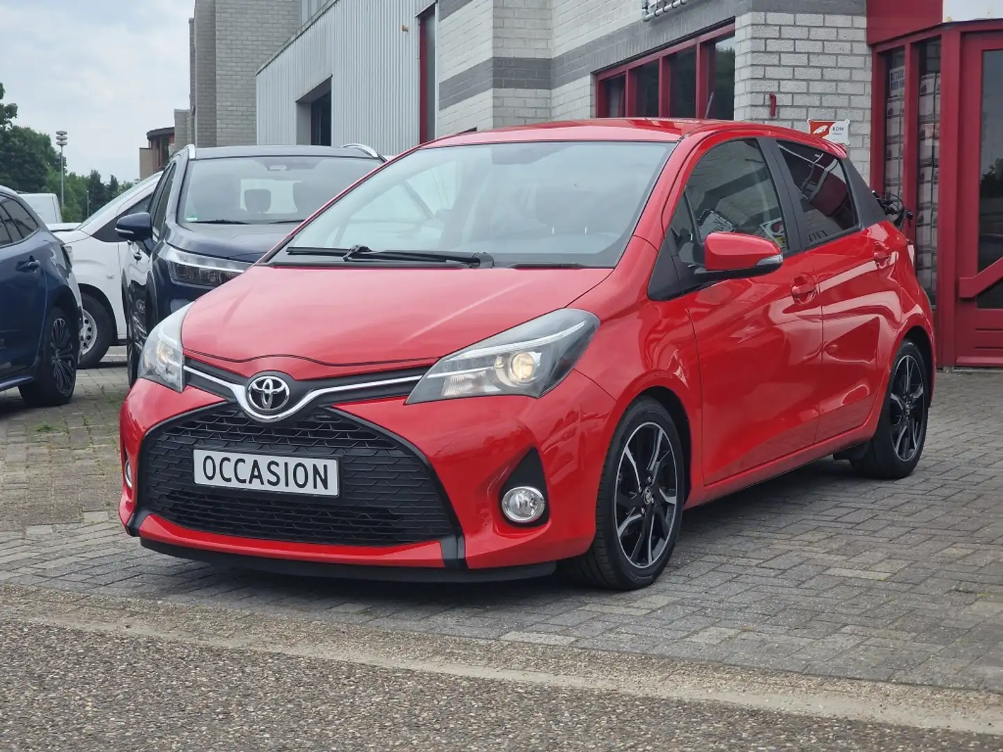 Toyota Yaris 1.3 VVTi Dynamic | 12mnd Garantie | Incl. Beurt & Rot - 2