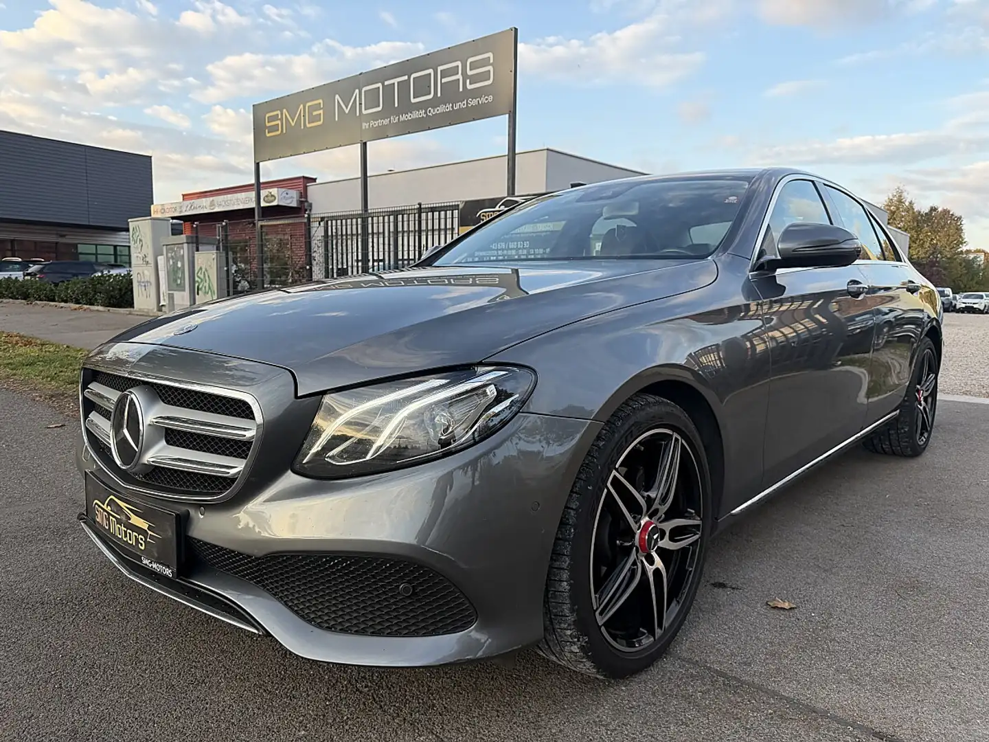 Mercedes-Benz E 220 d Avantgarde Aut. Grau - 1