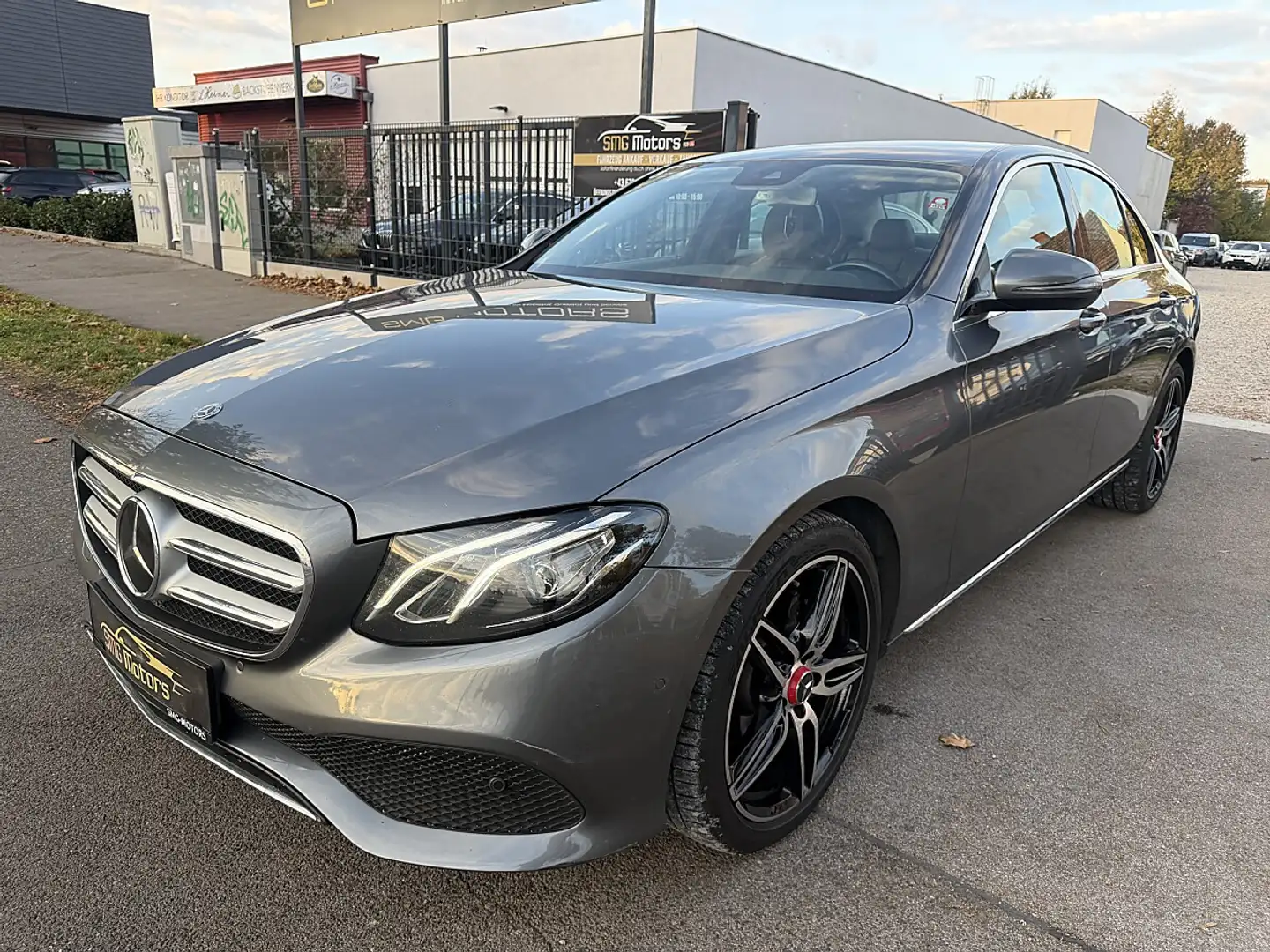 Mercedes-Benz E 220 d Avantgarde Aut. Grau - 2