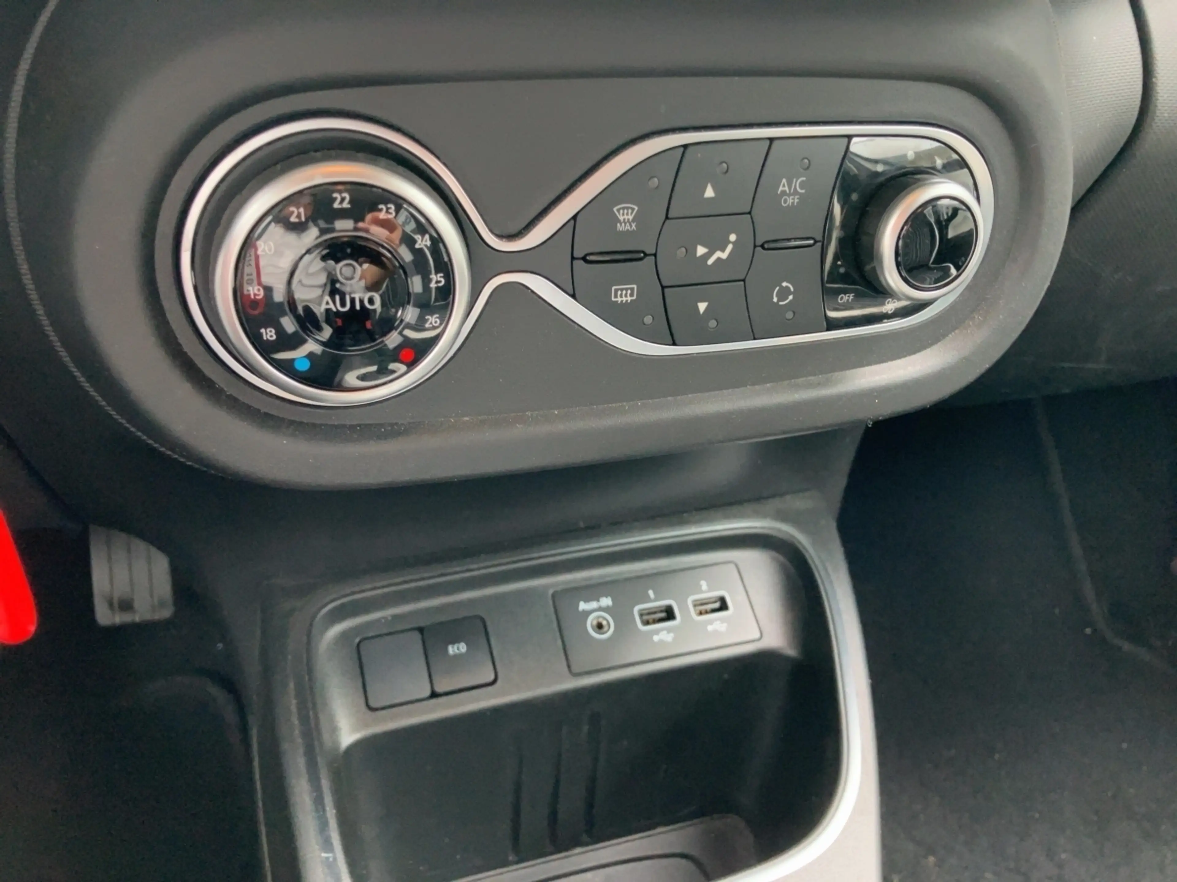 Renault Twingo Electric — photo 14