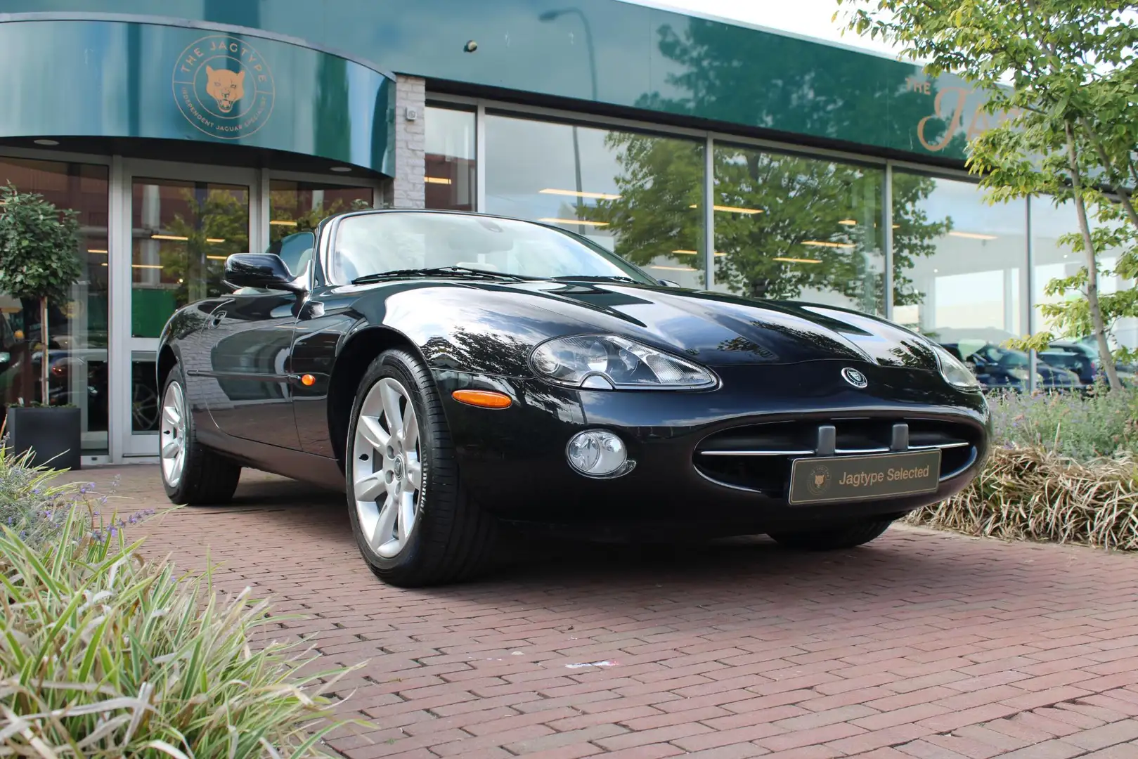 Jaguar XK8 4.2 V8 Convertible Schwarz - 1