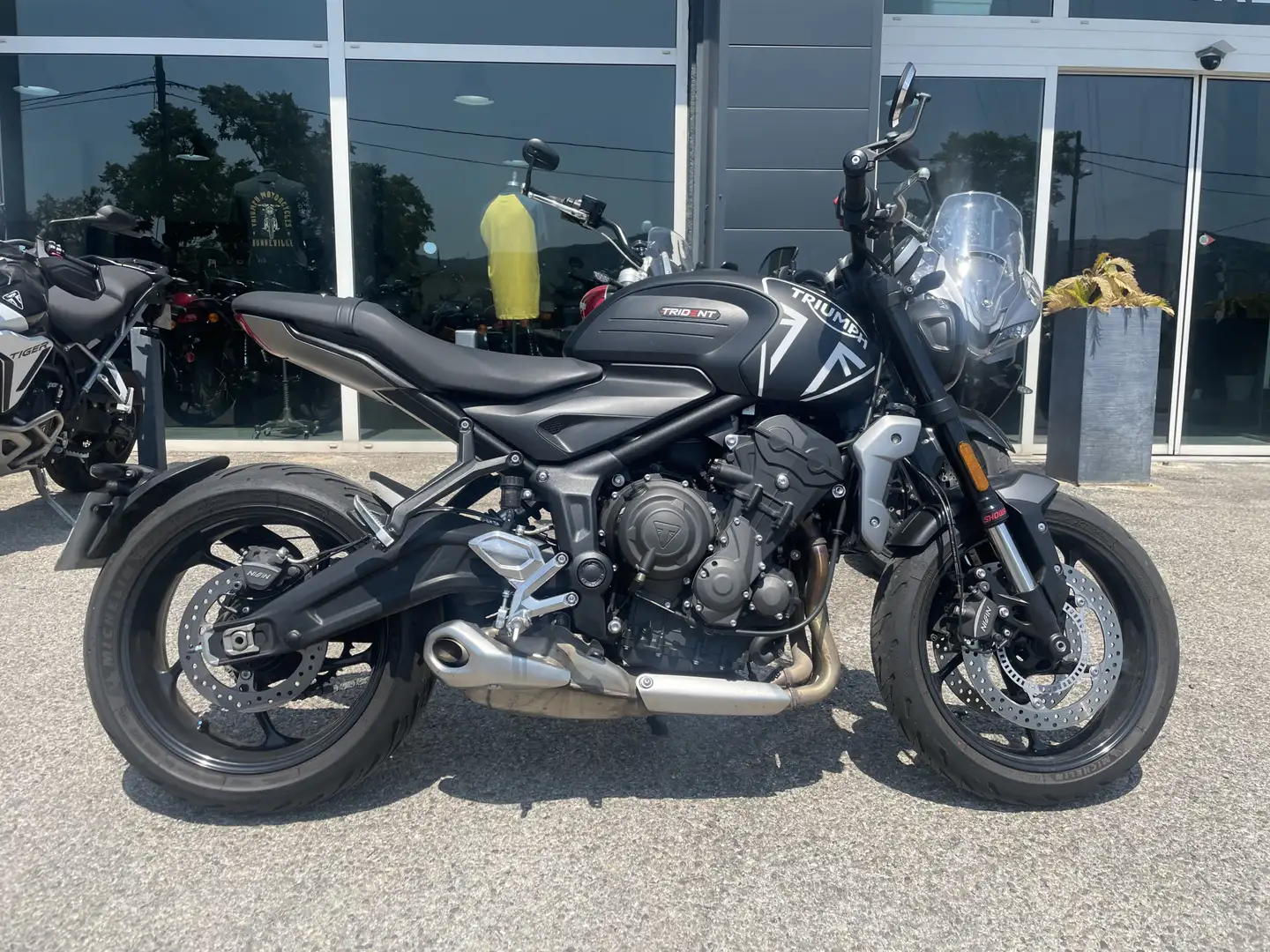 Triumph Trident 660 Noir - 1