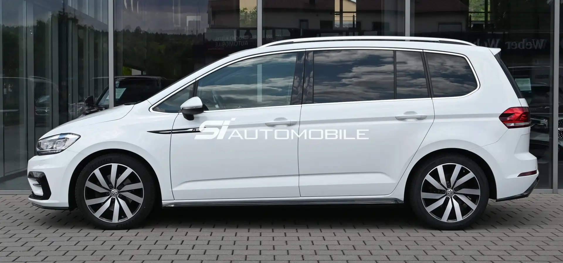 Volkswagen Touran 2.0 TDI DSG R-Line *ACC*AHK*PANORAMA*KAM* Bílá - 2