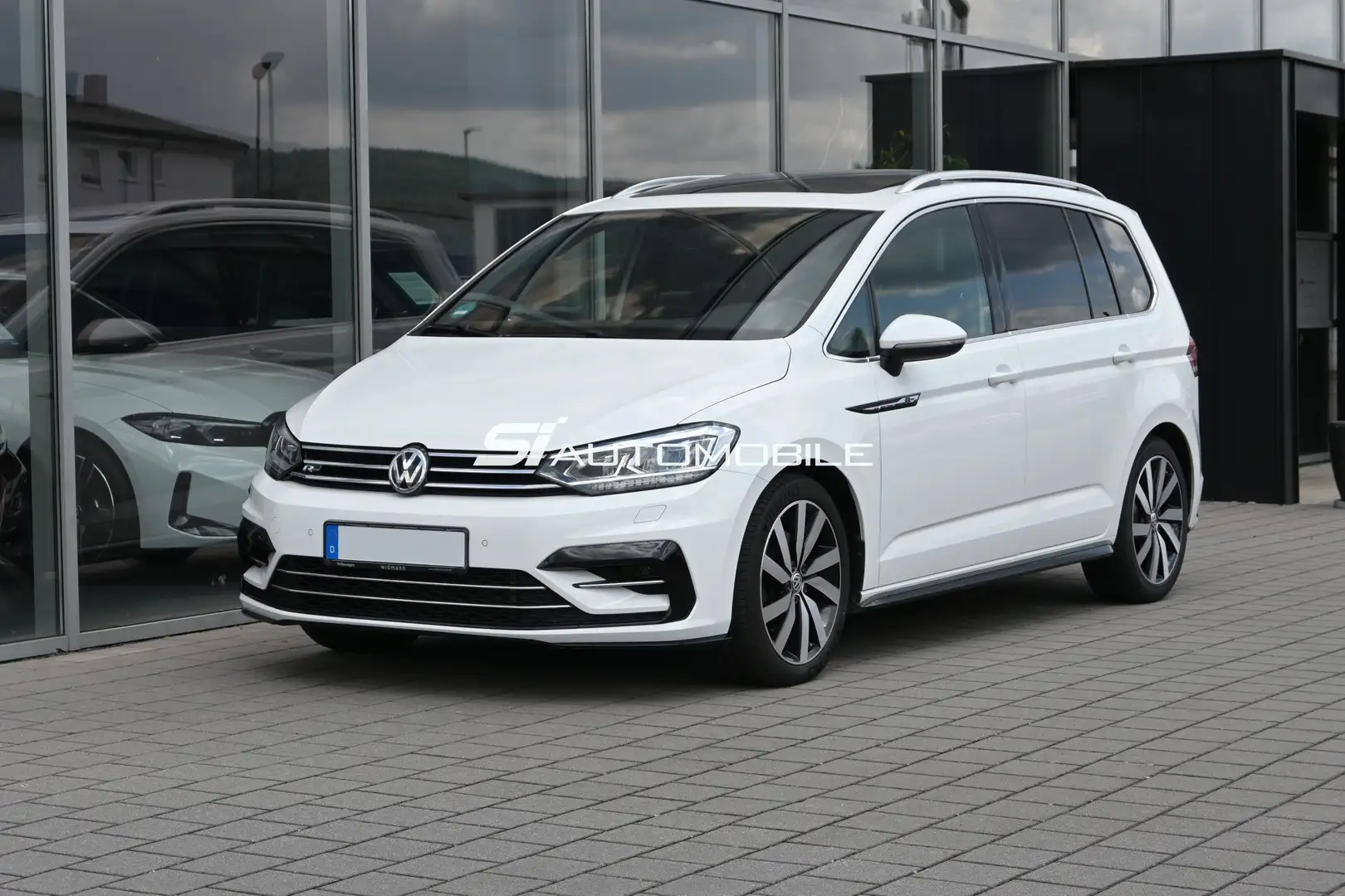 Volkswagen Touran 2.0 TDI DSG R-Line *ACC*AHK*PANORAMA*KAM* Bílá - 1