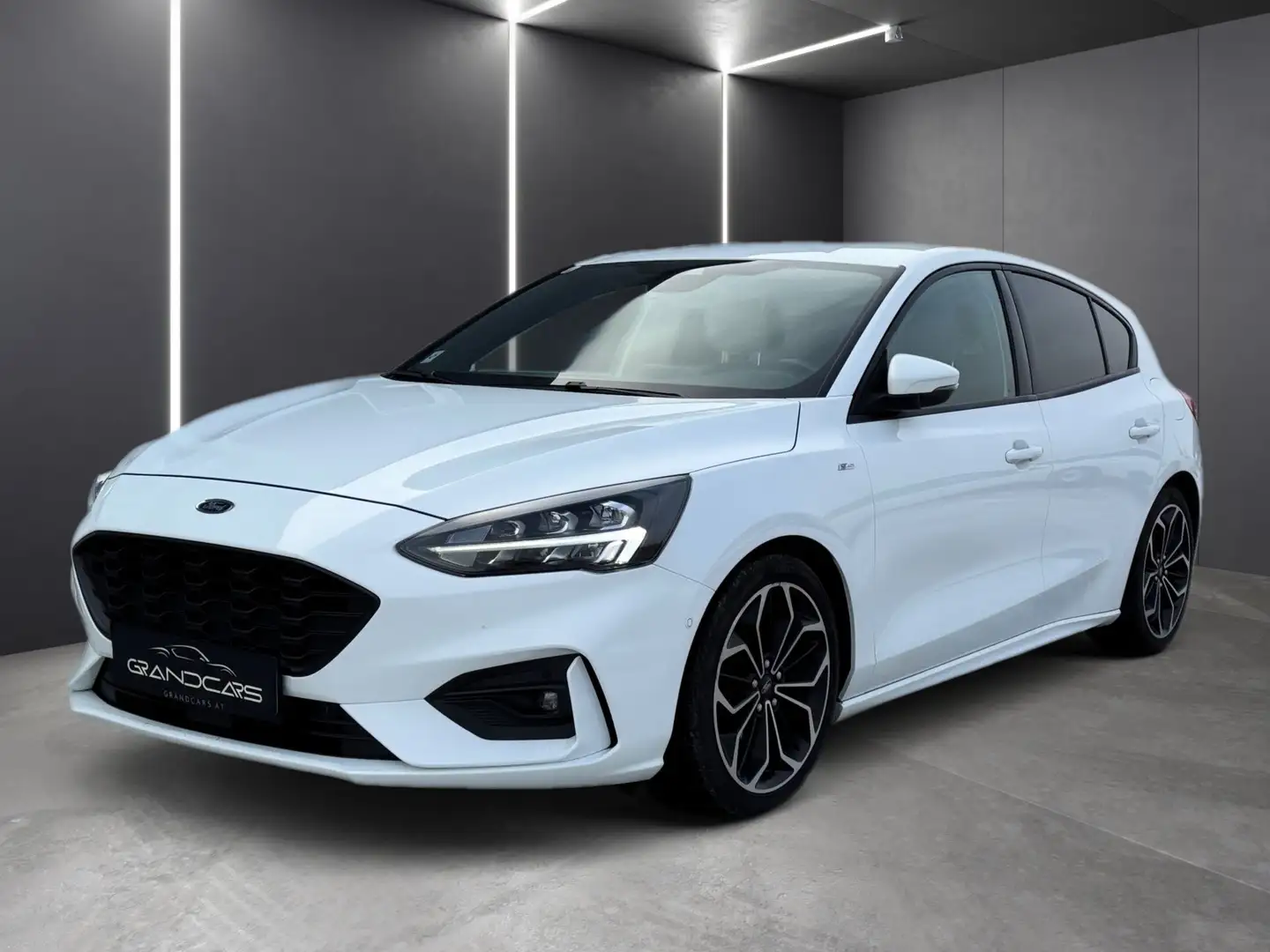 Ford Focus 1,0 EcoBoost ST-Line Business Weiß - 1