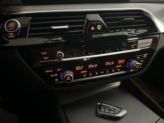 BMW 5 Series view 29