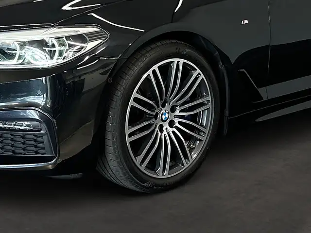 BMW 5 Series view 13