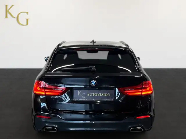 BMW 5 Series view 6