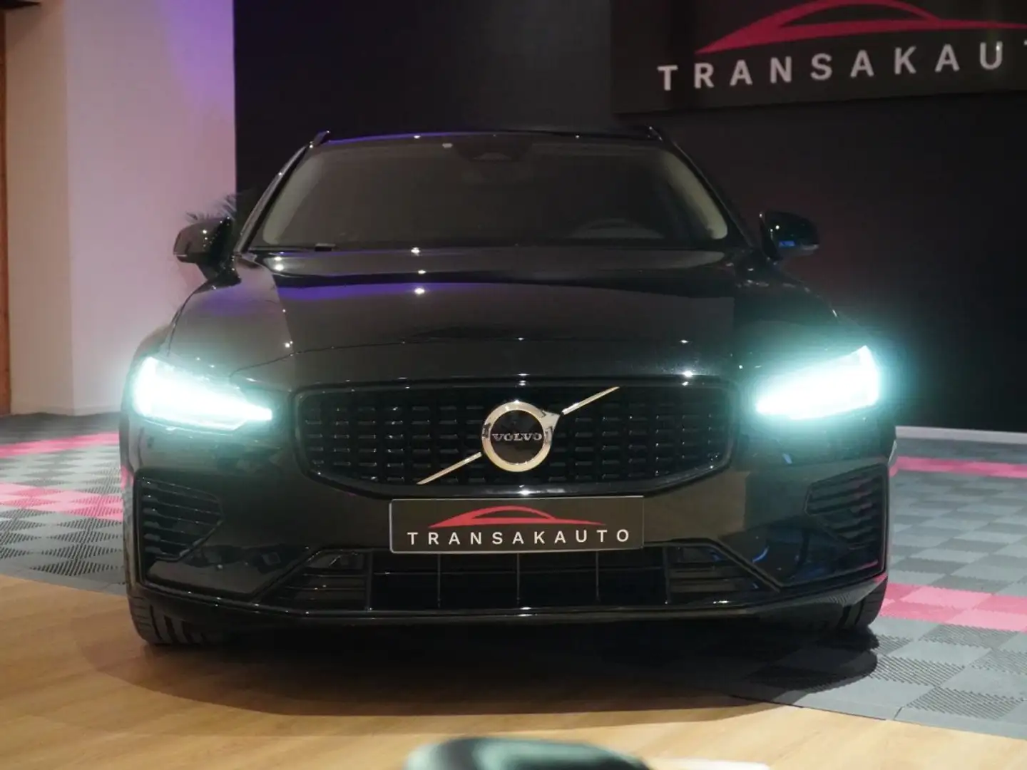 Volvo V60 T6 AWD Recharge 253 ch %2B 145 ch Geartronic 8 Plus Noir - 2
