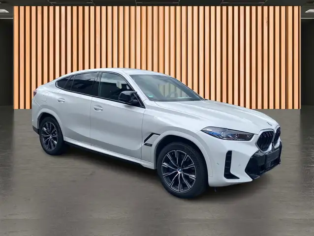 BMW X6 M view 4
