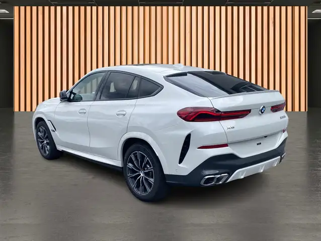 BMW X6 M view 6
