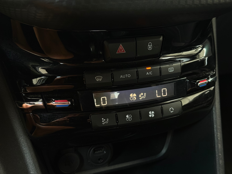 Peugeot 2008 2008 1.6 BlueHDi GT /Navi/Led/Pdc/J.a/Garantie/ — photo 13
